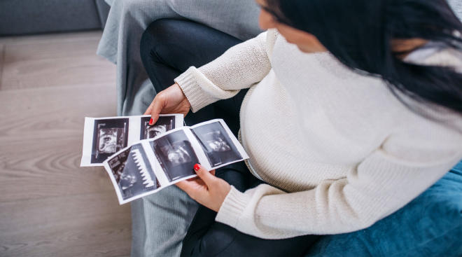 pregnant woman looking at her sonogram