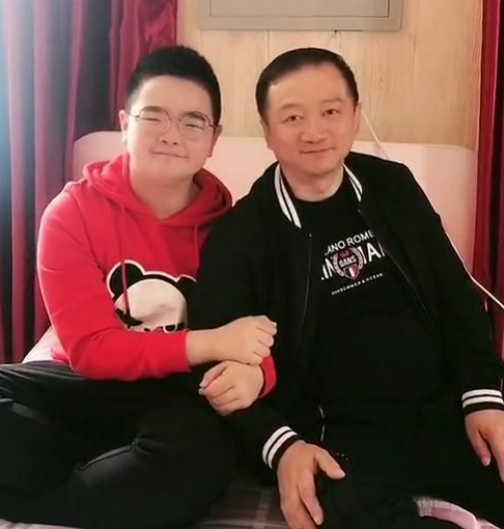 试管婴儿费用10万起步,许多家庭难以承受,为啥不选择领养孩子?